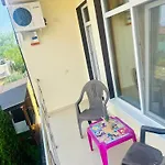 Naty 招待所 *
