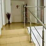 Naty * 科斯蒂内什蒂