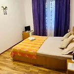 Naty 招待所 科斯蒂内什蒂
